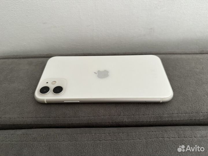 Телефон iPhone 11