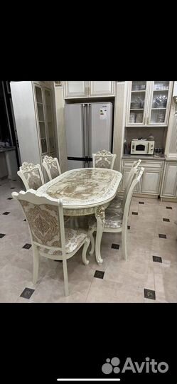 Столы и стулья