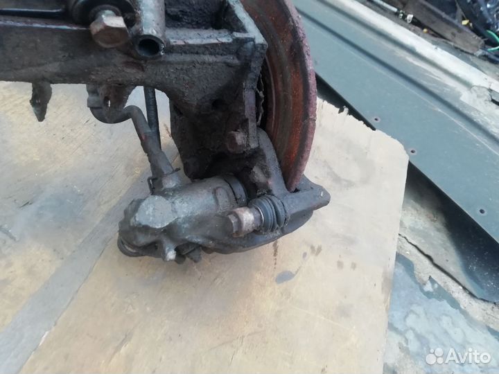 Задняя балка на дисковых тормозах Audi 80 b3