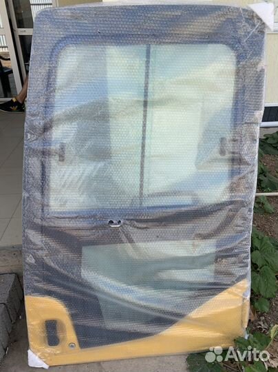 Новая дверь кабины на Komatsu PC300-7