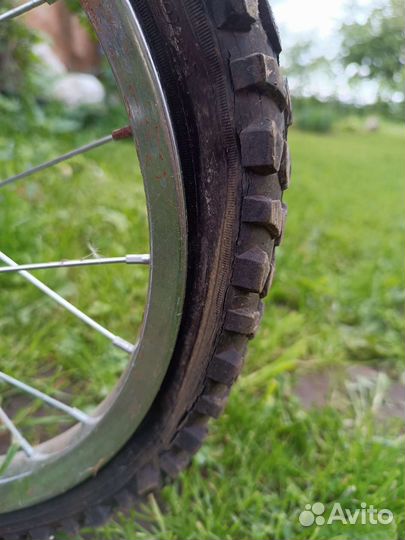 Старый детский велосипед