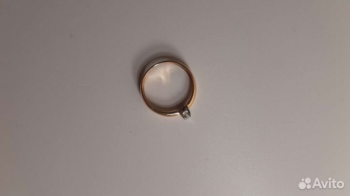 Золотое кольцо с брильянтом
