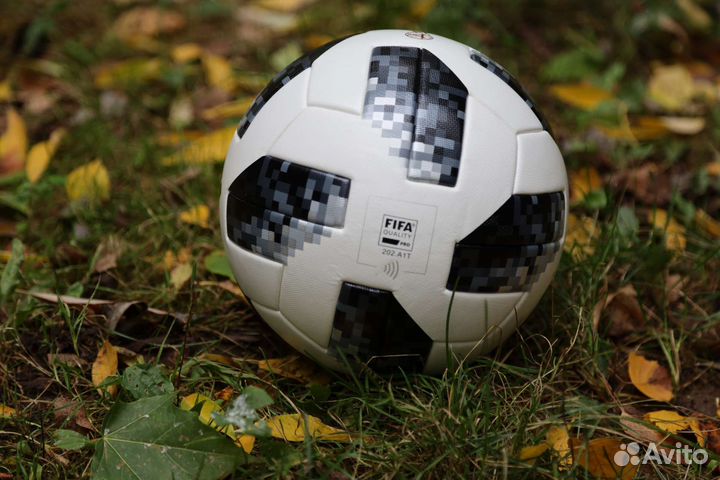 Футбольный мяч adidas telstar fifa 2018