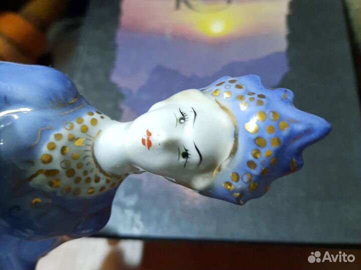 Фарфоровая статуэтка