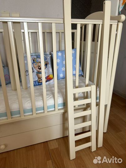 Детская кроватка с маятником гандылян