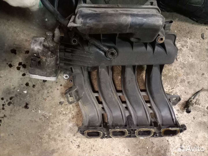Впускной коллектор Рено Меган 2