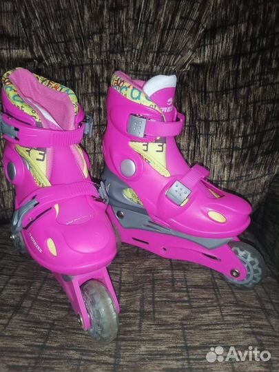 Роликовые коньки для девочки и защита