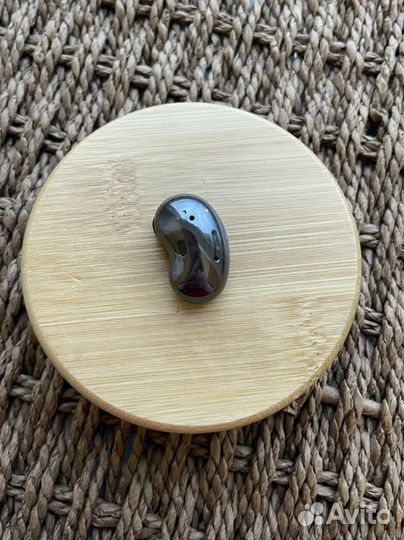 Левый наушник galaxy buds live