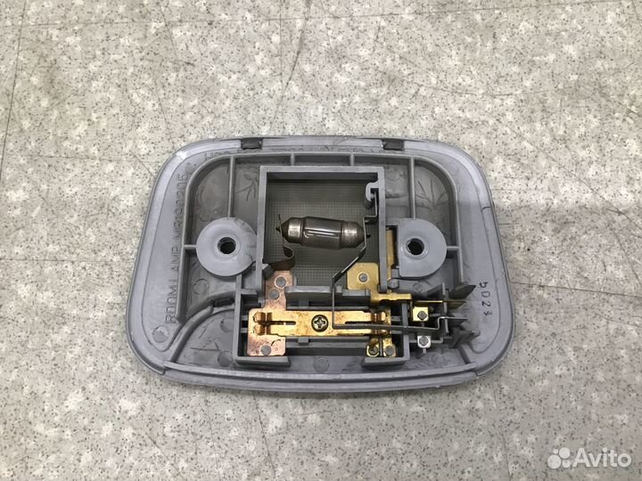 Плафон салонный Mitsubishi Pajero Montero Sport (K