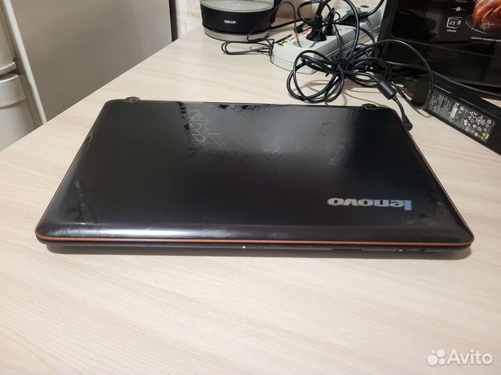 Ноутбук lenovo y560