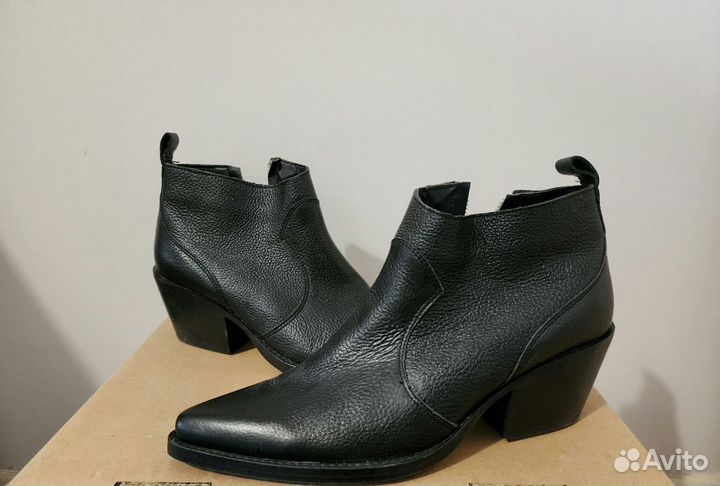 Ботильоны казаки zara