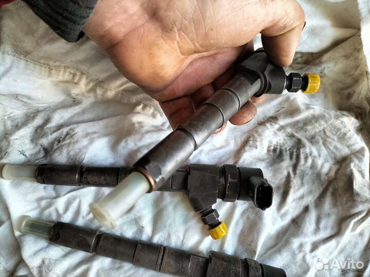 Форсунка Bosch 0445110327 Opel 2.0