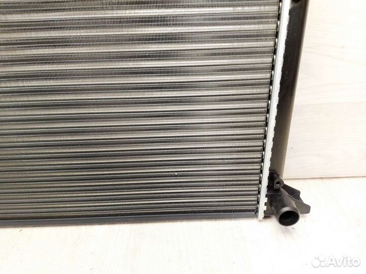 Радиатор охлаждения Volkswagen Sharan