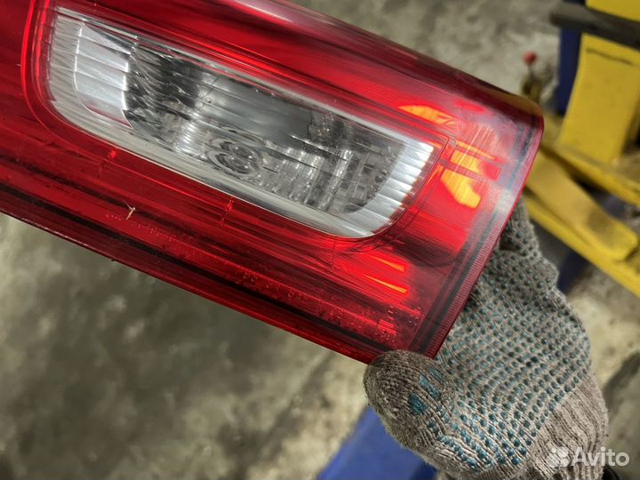 Фонарь задний Mitsubishi ASX в крышку багажника