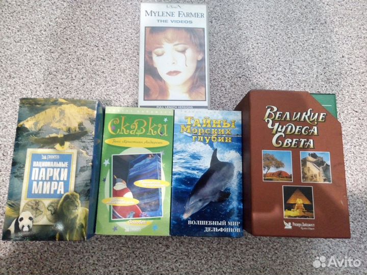 Видеомагнитофон записывающий и видеокассеты