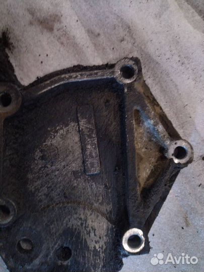 Крышка двигателя передняя DAF XF 105 2008 1678699