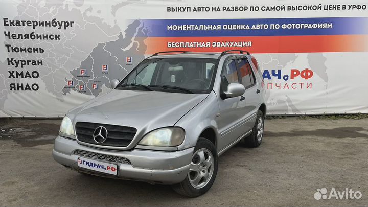 Крыло переднее правое Mercedes-Benz ML (W163) 1638