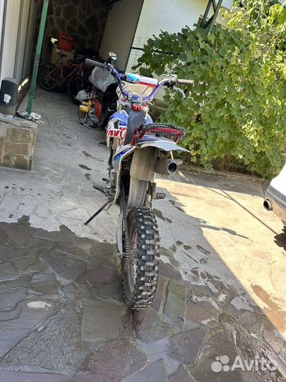 Кроссовый мотоцикл