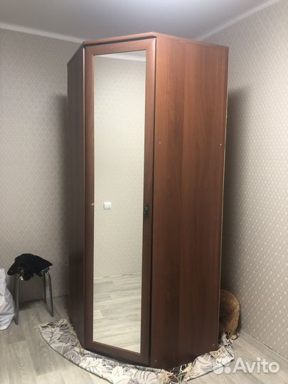 Угловой шкаф