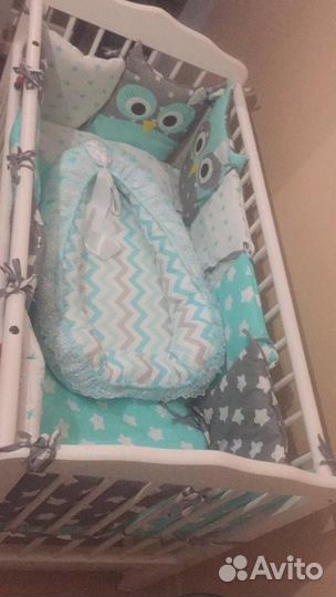 Детская кроватка с маятником белая