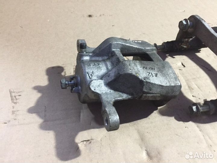 Суппорт тормозной передний левый Honda Accord 10