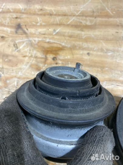 Подушка двигателя Mercedes-Benz E-Class W210