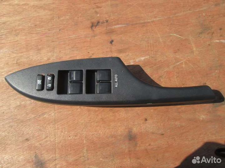 Блок упр. стеклоподьемниками Toyota Corolla