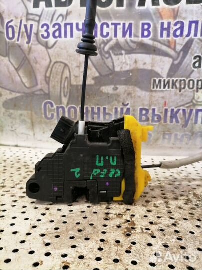 Замок двери передний правый Kia Ceed 2