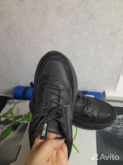 Кроссовки женские 41 размер бу