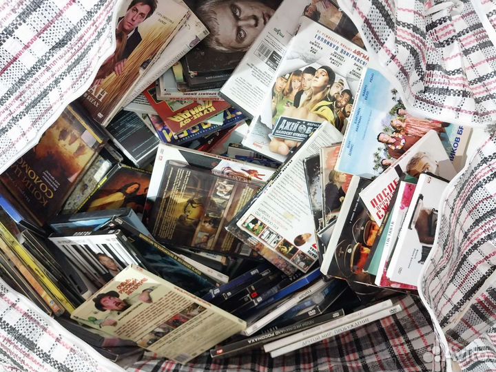 Диски с фильмами. Много