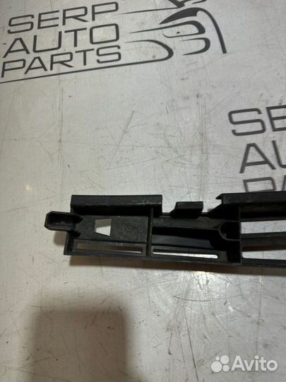 Крепление бампера заднее левое Opel Insignia G09