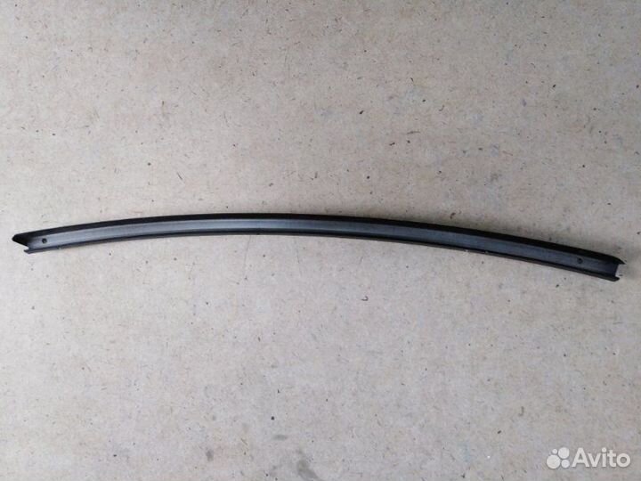 Накладка направляющей стойки стекла левая Bmw