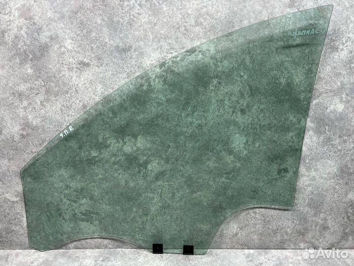 Стекло двери передней правой Renault Sandero 2