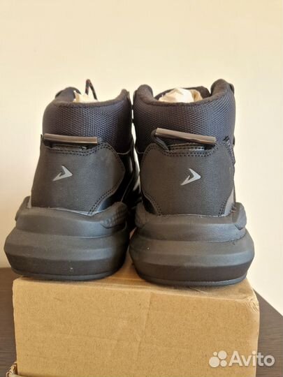 Ботинки зимние новые demix 42,5