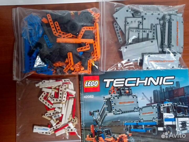 Lego Technic 42062 Контейнерный терминал