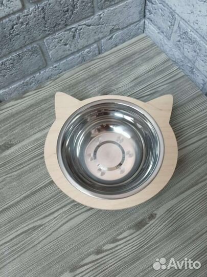 Миска на подставке