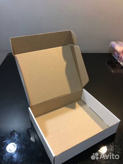 Картонные коробки самосборные белые (25*20*6.5)