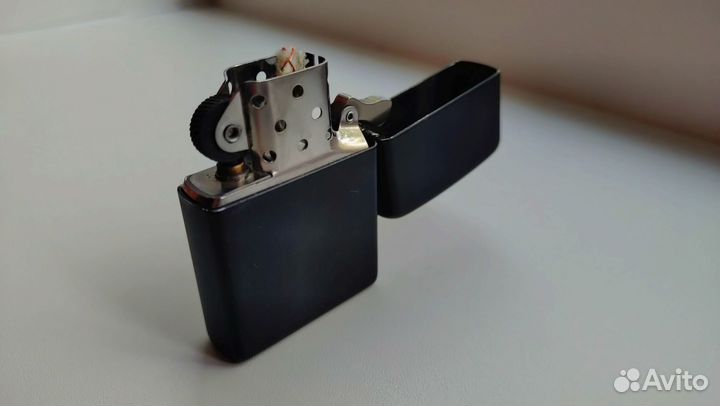 Зажигалка Zippo Hazardous