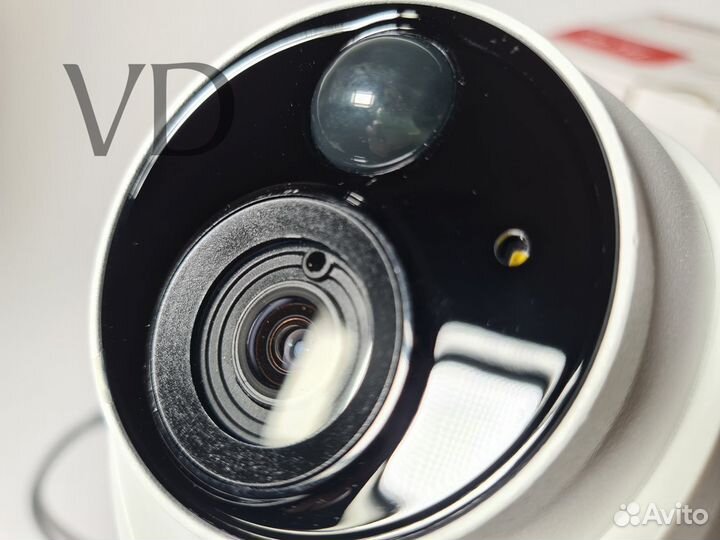 HD-TVI видеокамера HiWatch DS-T213(B) (2.8 mm)