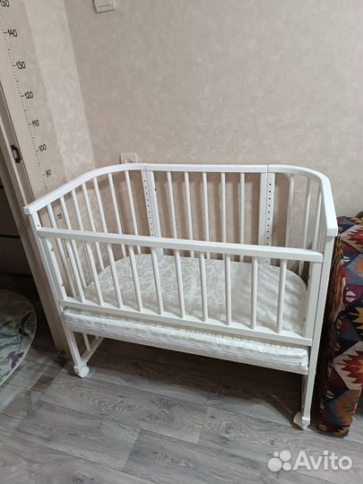 Детская кроватка с матрасом и бортиками