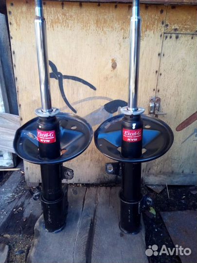 Стойки б.у переднии фирмы Каяба, на тайоту Камри