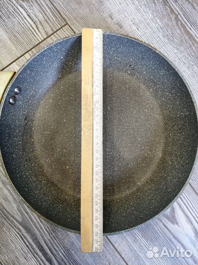 Сковорода с антипригарным покрытием