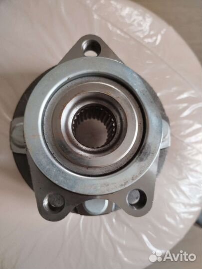 Ступица передняя правая Nissan Tiida