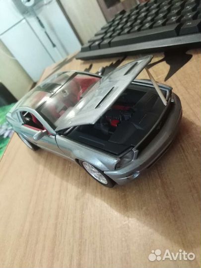 Модель 1:24 Форд Мустанг