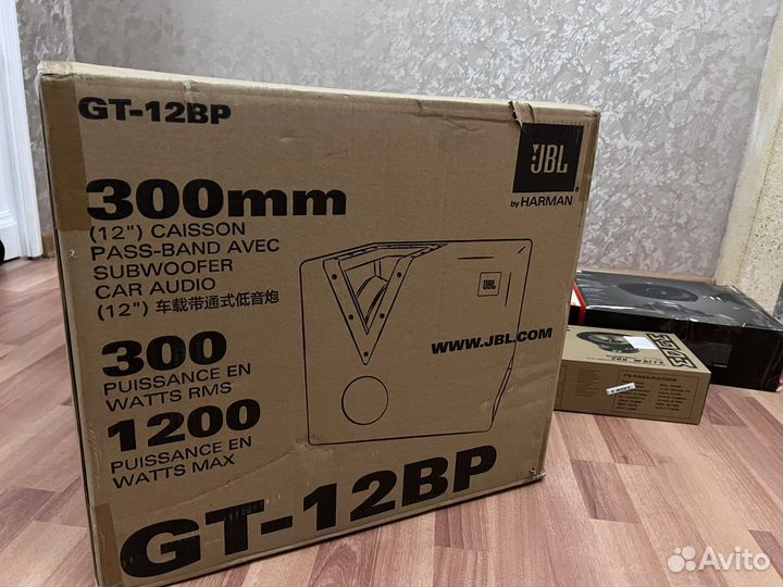 Сабвуфер JBL