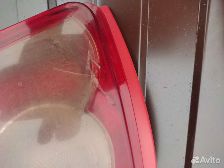 Задний правый фонарь Тойота auris