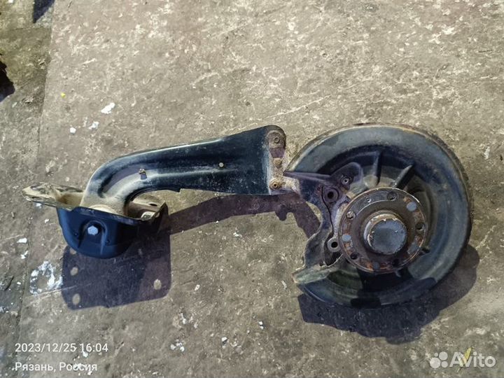 Ступица задняя правая Volkswagen Golf Plus BSE