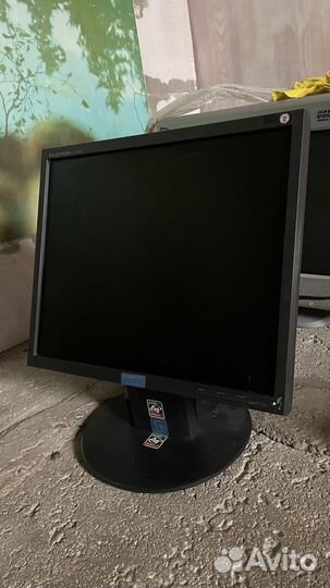 Монитор LG Flatron L1750SQ-BN