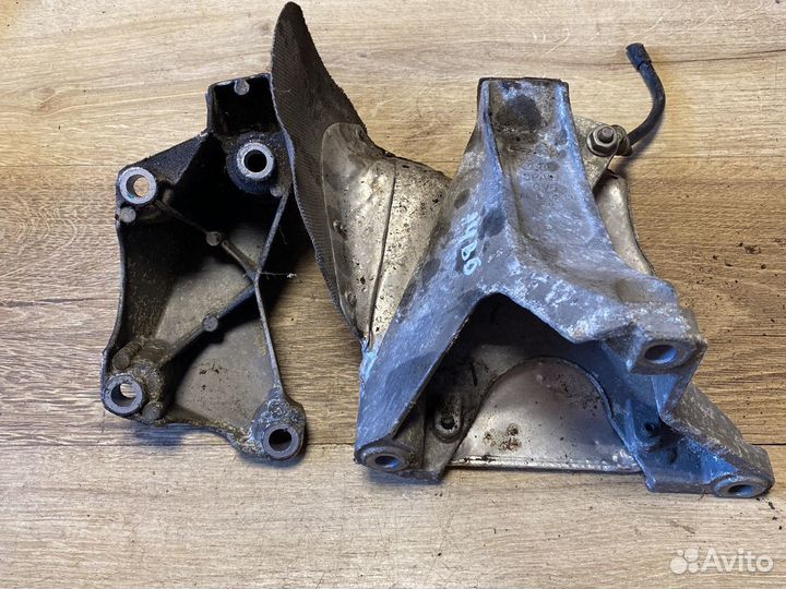 Audi a4 б6 кронштейн двигателя L-R