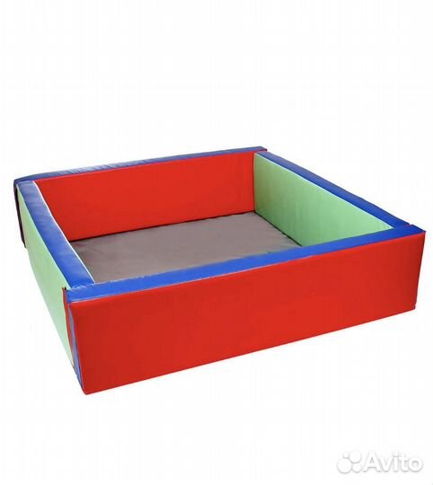 Большой бассейн с шариками